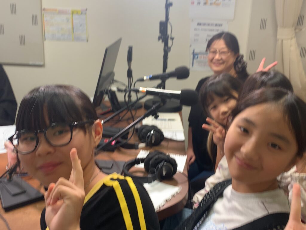 かつしかFMラジオに生徒達が出演しました!